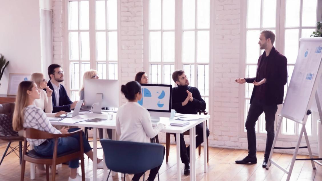 Nuestro equipo trabajando en el desarrollo de contenido